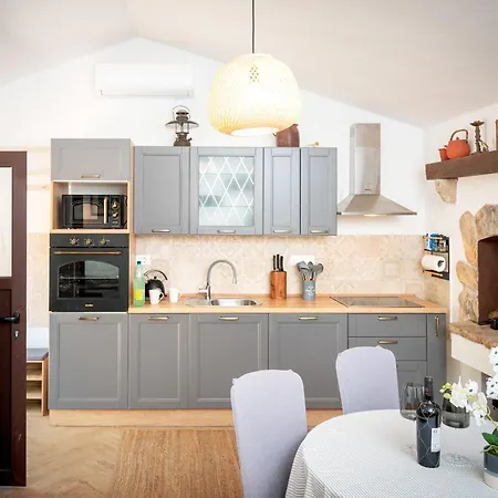 Holliday House Olea - - Island Hvar