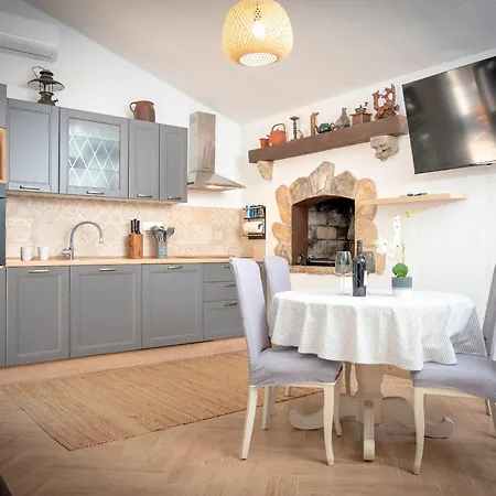 Villa Holliday House Olea - - Island Hvar